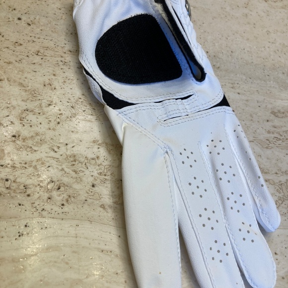 FootJoy Women's WeatherSof Two Regular Left Med. Large Golf‎ Gloves - Picture 6 of 6